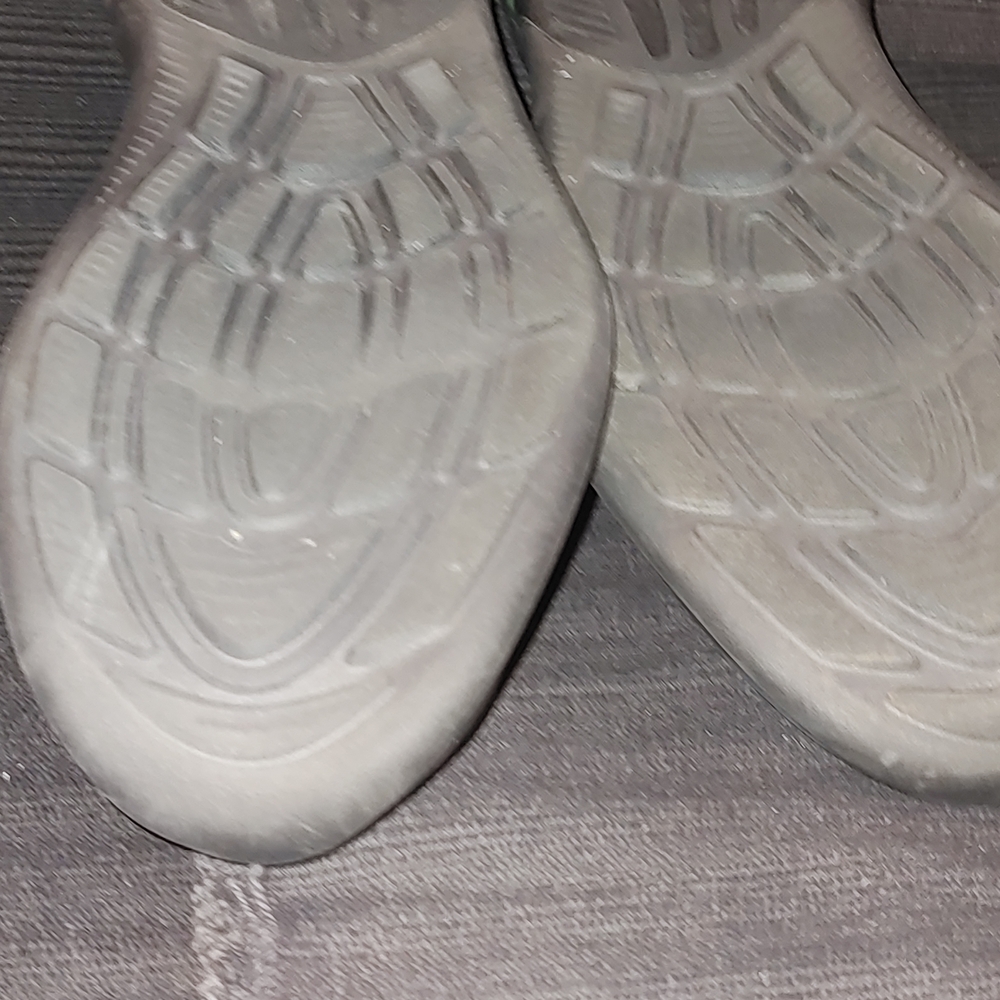 Nike ACG Gray and Black Athletic Shoes - Picture 13 of 13
